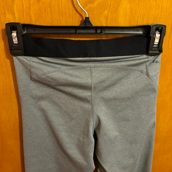 Nike Pro Dri-Fit Ladies’ Capri‎ Leggings - Size S - Picture 9 of 11